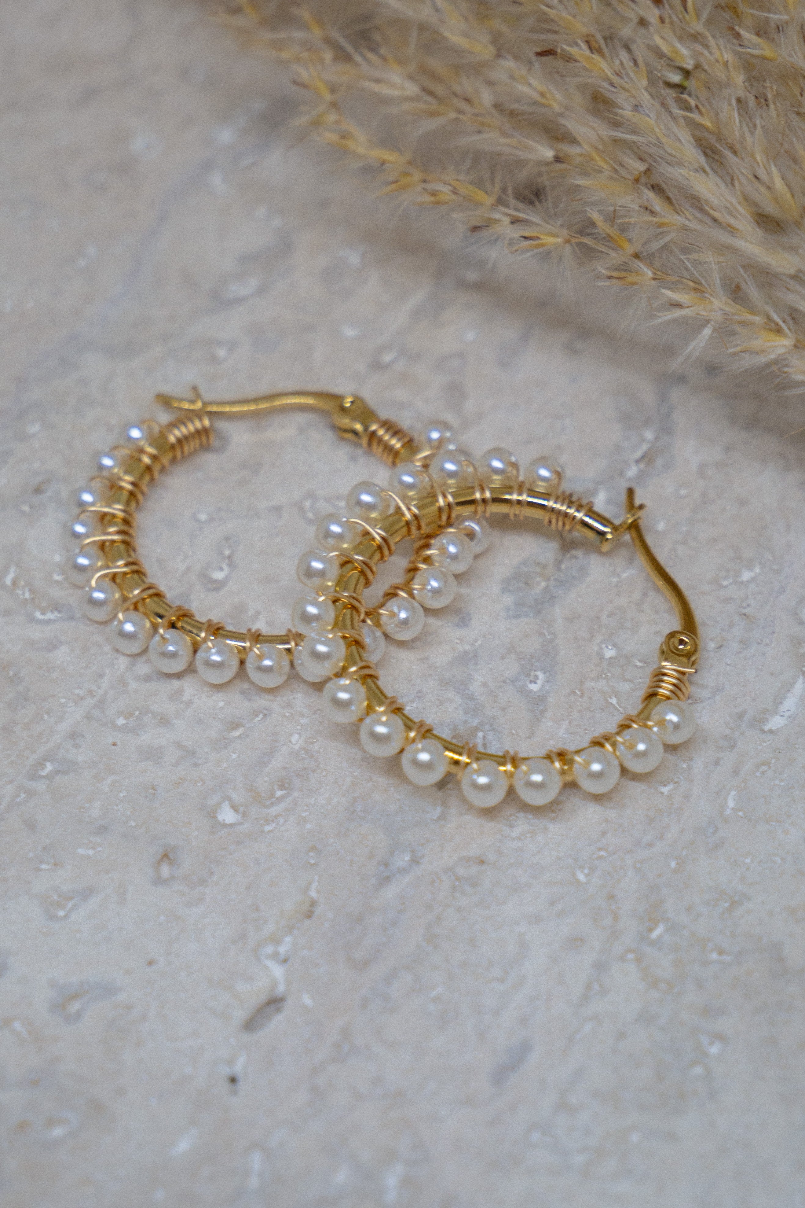 Gouden hoops met parels