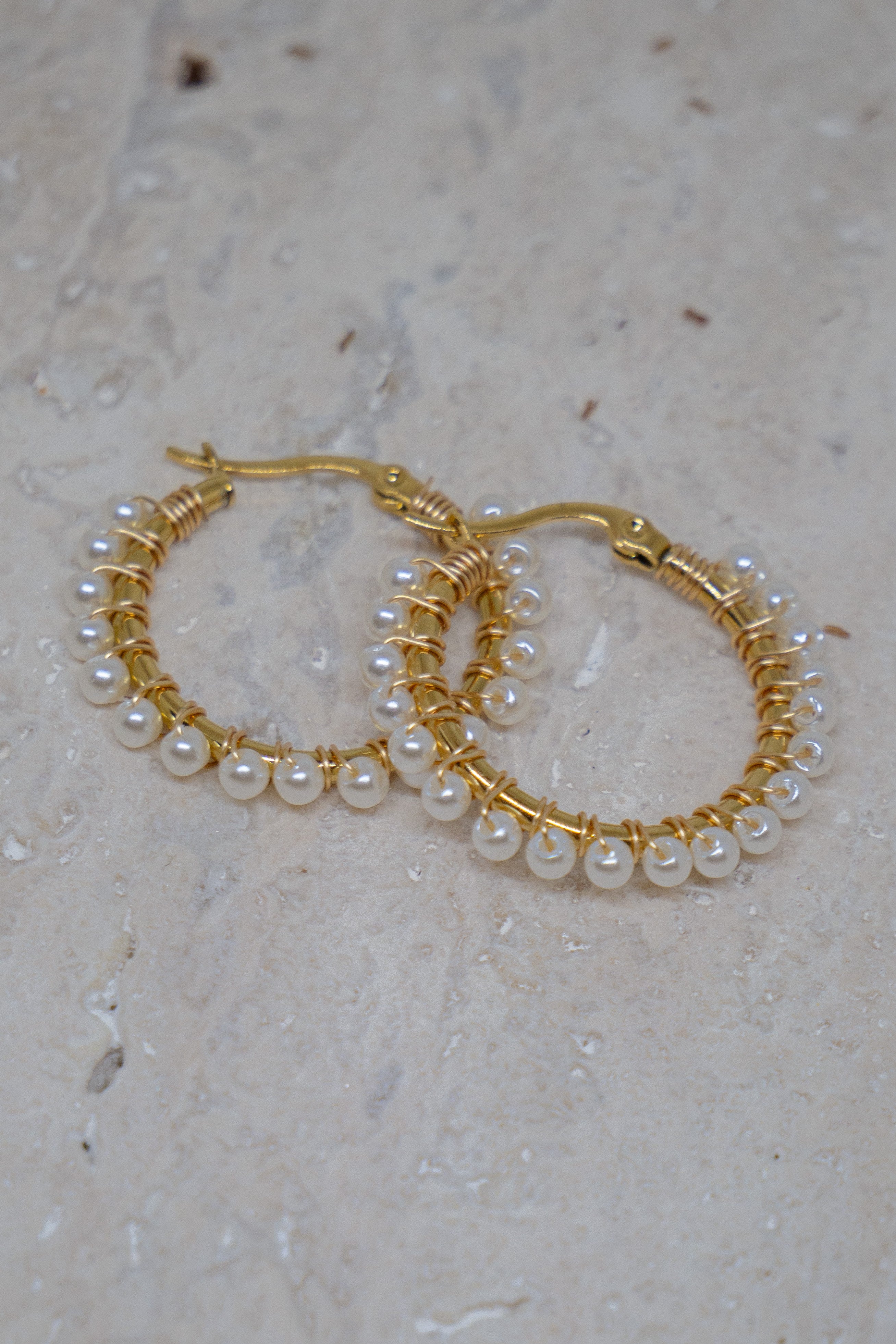 Gouden hoops met parels